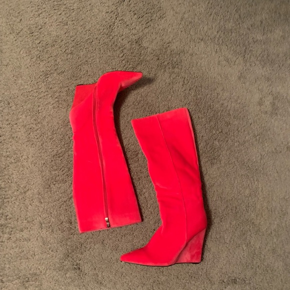Hot pink suede wedge boot - Picture 3 of 5